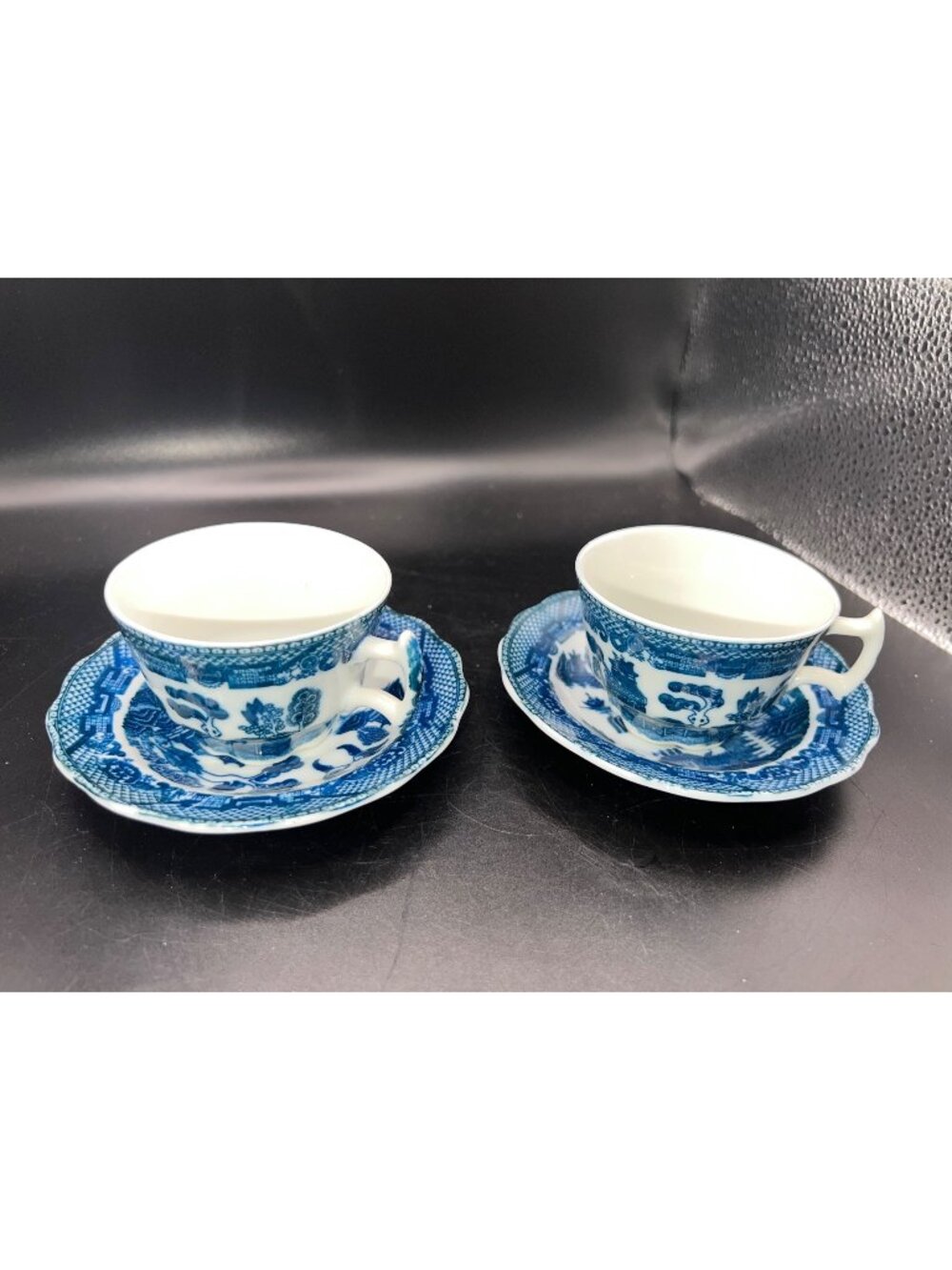 Set Of 2 Blue White Willow Pattern Porcelain Teacups Matching Saucers Vintage